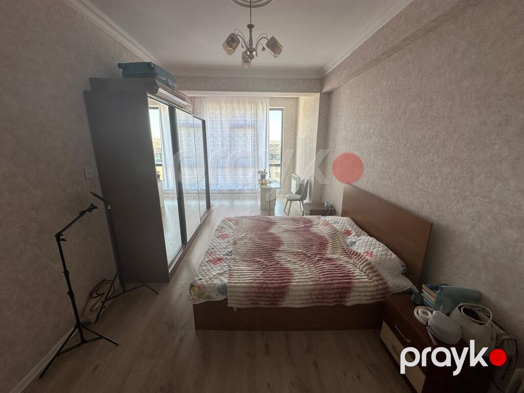 Dəniz mənzərəli, geniş balkonlu 2 otaqlı mənzil. Panoram pəncərələrdən — Daşınmaz əmlak, Saray (2)
