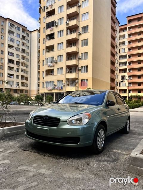 Hyundai Accent: 1.5 l Sedan