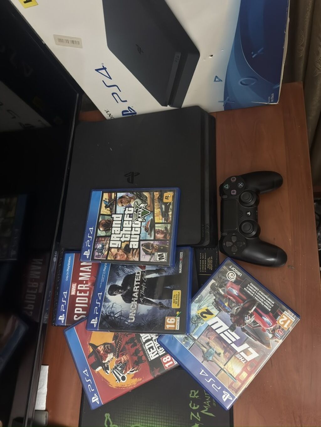 Sony PlayStation 4 Slim oyun konsolu + oyun diskləri paketi Komplekt — Elektronika, Bakı