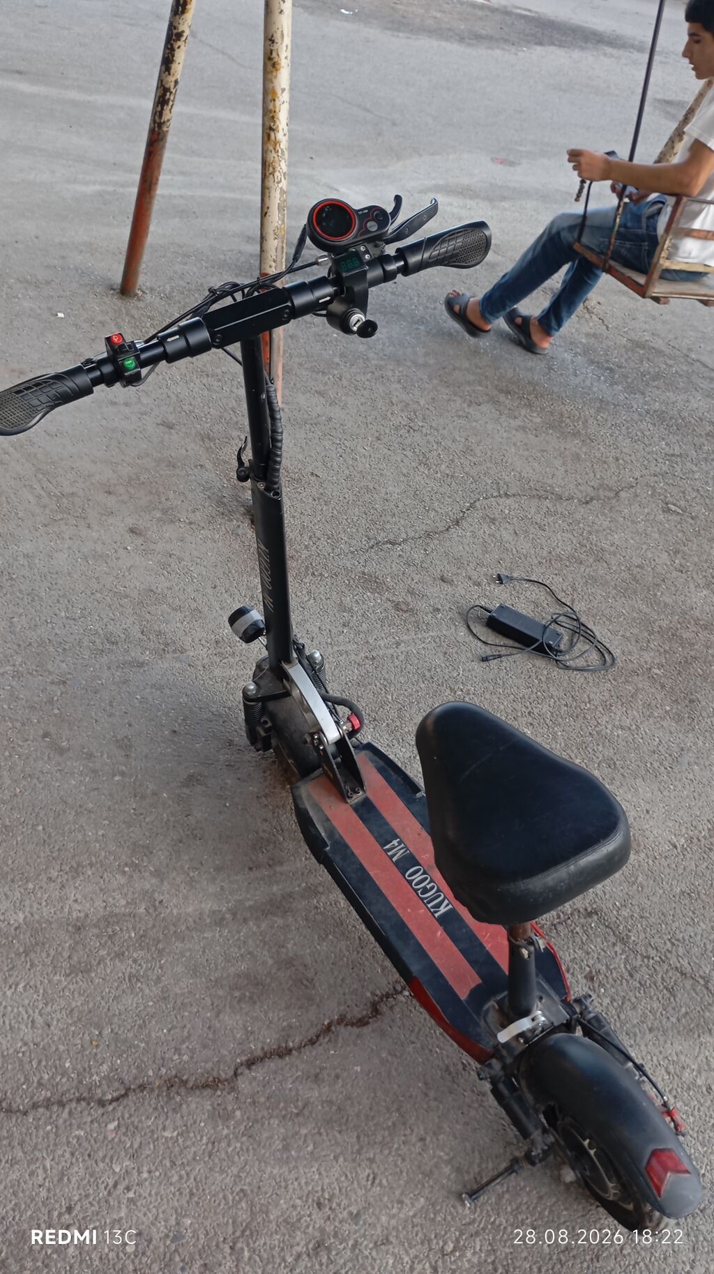 Kugoo M4 elektrik skuter - Güclü ön işıq və siqnal/zəng düyməsi olan — Mallar, Digah (4)