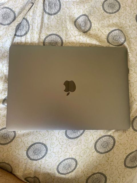 Apple MacBook Pro 13” 2019, Touch Bar satılır. Kompüter yaxşı işləyir — Bakı