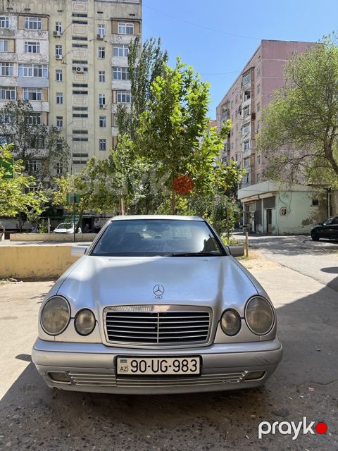 Mercedes E 230, 2.3 L, 1996 il, 452 246 km
