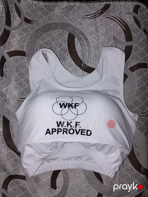 WKF təsdiqli karate qoruyucu idman büstqalteri - Rəng: ağ - Üzərində
