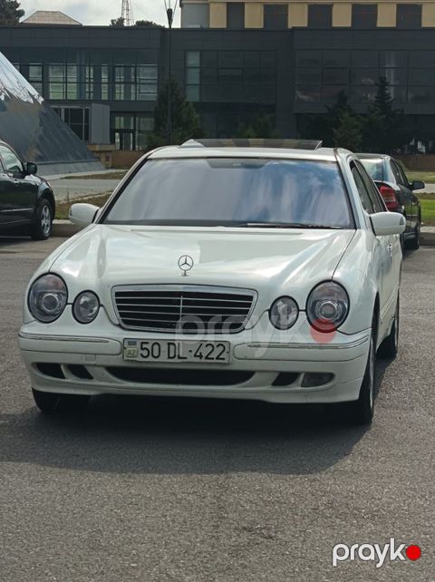 Mercedes E 220, 2.2 L, 2000 il, 451 125 km