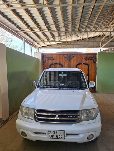 Mitsubishi Pajero io, 2.0 L, 2001 il, 585 200 km — Salyan