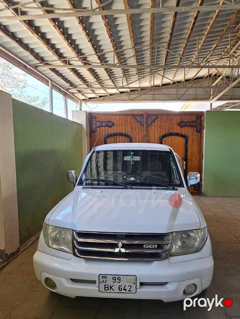 Mitsubishi Pajero io, 2.0 L, 2001 il, 585 200 km