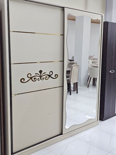 *Dolab satılır* Qiymet 270 Azn *Çatdırılma pulsuzdur* Eni 2. Metır — Bakı
