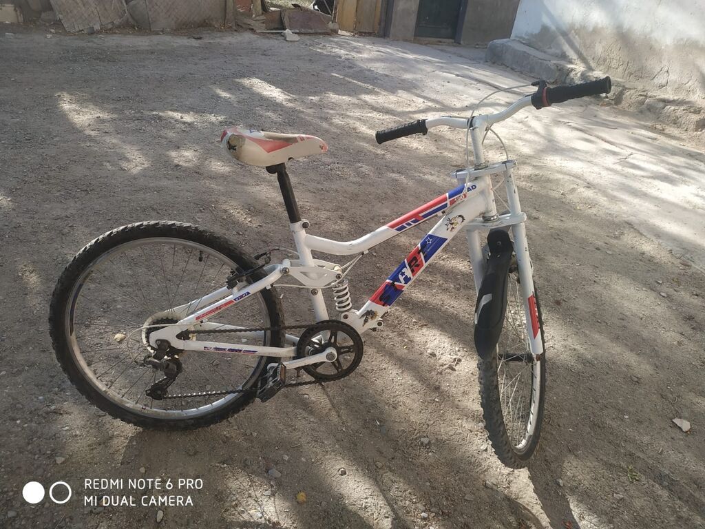 Uşaq/yeniyetmə üçün dağ velosipedi - Rəng: ağ, üzərində qırmızı-göy — Dağ velosipedləri, Sumqayıt (5)
