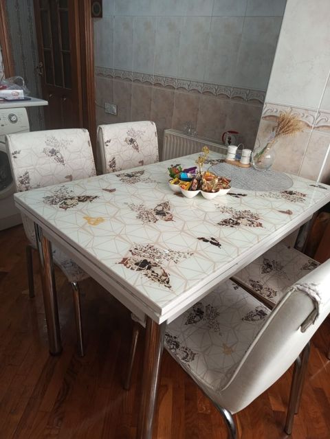 Metbex masasi 4 otracagiyla satilir. Bagli 110 uzunu eni 70 sm — Bakı