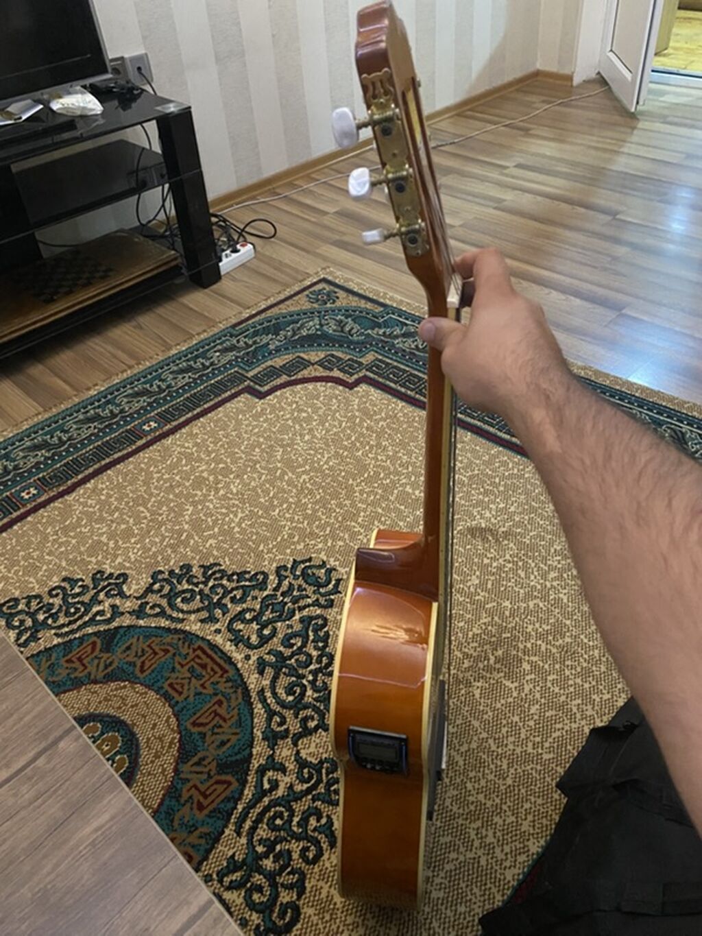 Elektro-klassik gitara - Korpus: kəsik (cutaway) dizaynlı — Mallar, Bakı (2)