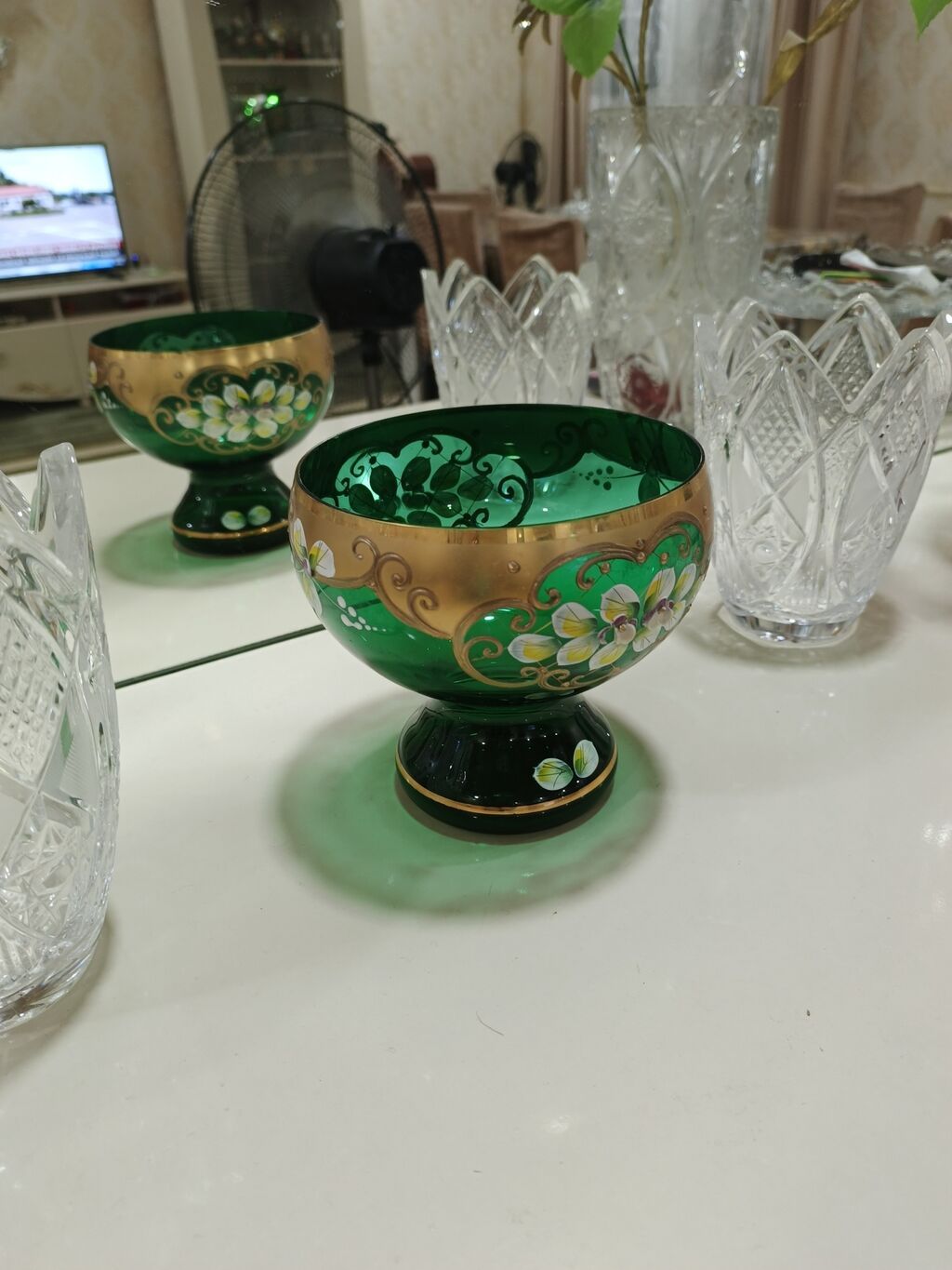 Yaşıl şüşədən dekorativ boşqab/kasa (ayaqlı) - Material: qalın — Mallar, Xırdalan (2)