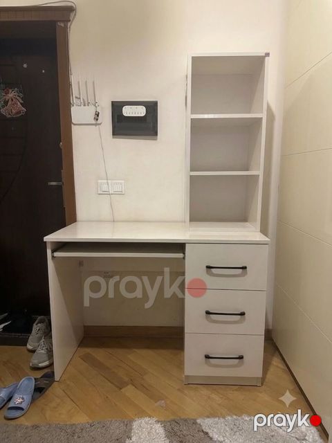 *Yazı Masası* Qiymət *120 AZN* ünvan 9 Mkr Zülfiyyə ZB