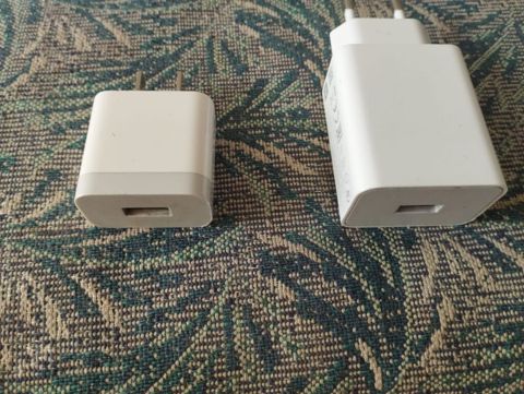 İki ədəd divar adapteri (USB çıxışlı) 1) Xiaomi 2 si bir yerde 30 — Bakı