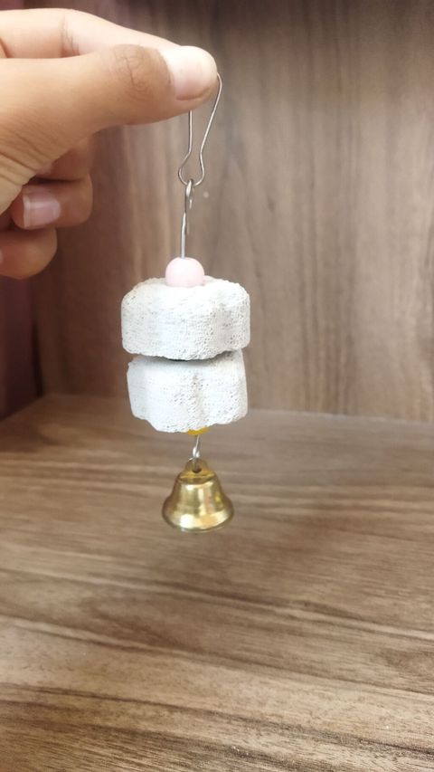 Məhsul: Qəfəs üçün asma quş oyuncağı – mineral daşlı və zəngli — Sumqayıt