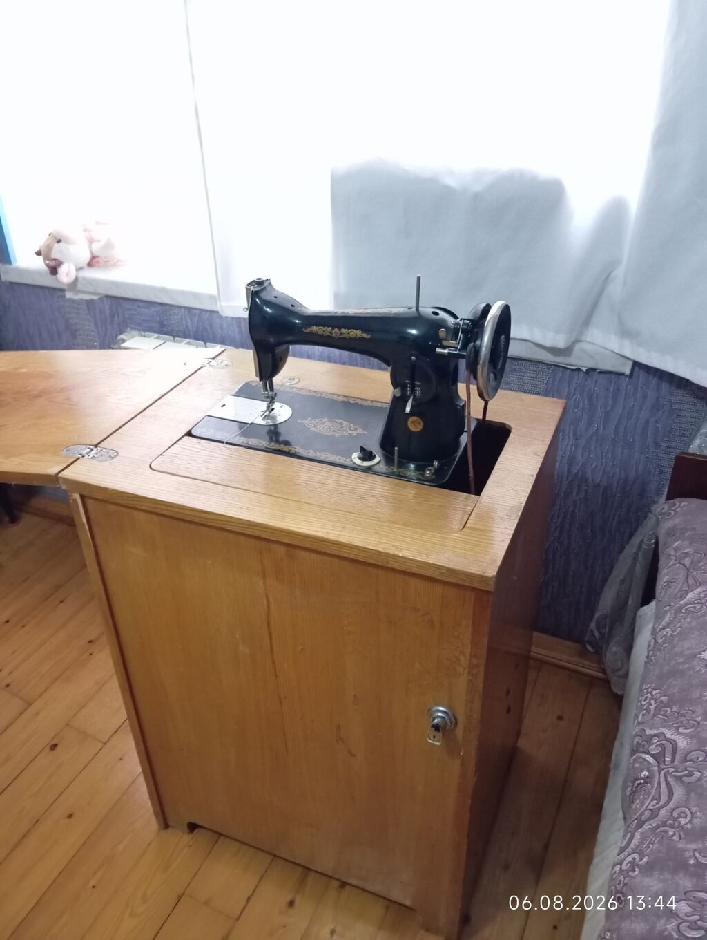 Tikiş maşını – şkaf tipli masa ilə - Klassik mexaniki tikiş maşını — Elektronika, Digah