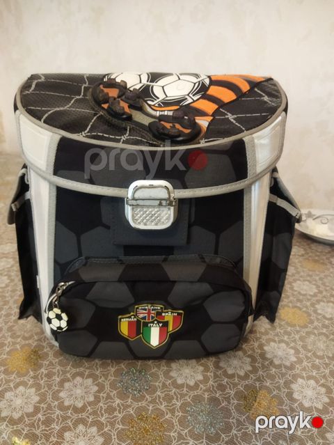 Futbol temalı məktəb çantası - Bərk formaya malik karkaslı modellə — Bakı