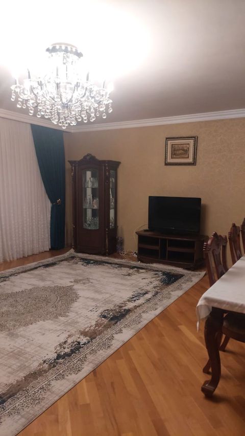 Kirayə verilir geniş və işıqlı mənzil (şəkillərdə göstərilən) — Bakı