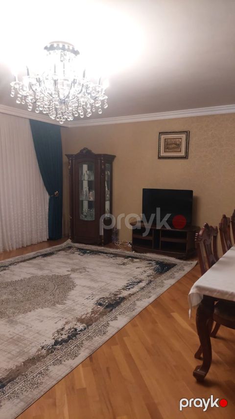 Kirayə verilir geniş və işıqlı mənzil (şəkillərdə göstərilən)