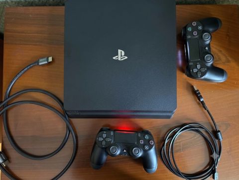 PlayStation 4 Slim konsol paketi + oyunlar — Bakı