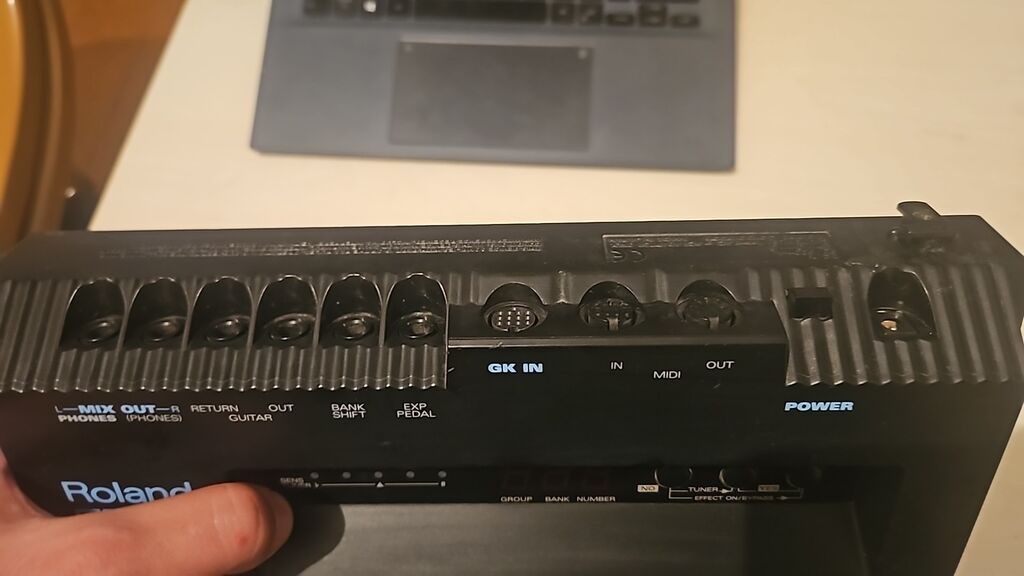 Peavey Predator elektro gitarası və Roland GR-30 gitara sintezatoru — Mallar, Bakı (2)