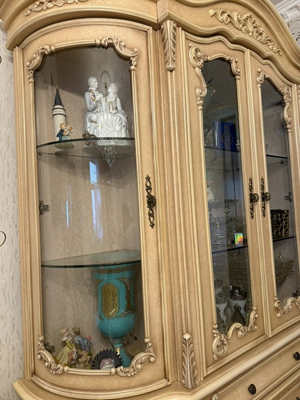 Komot dəst.Real alıcıya endirim olacaq.Klassik üslubda bufet-vitrin — Mebel, Bakı (3)