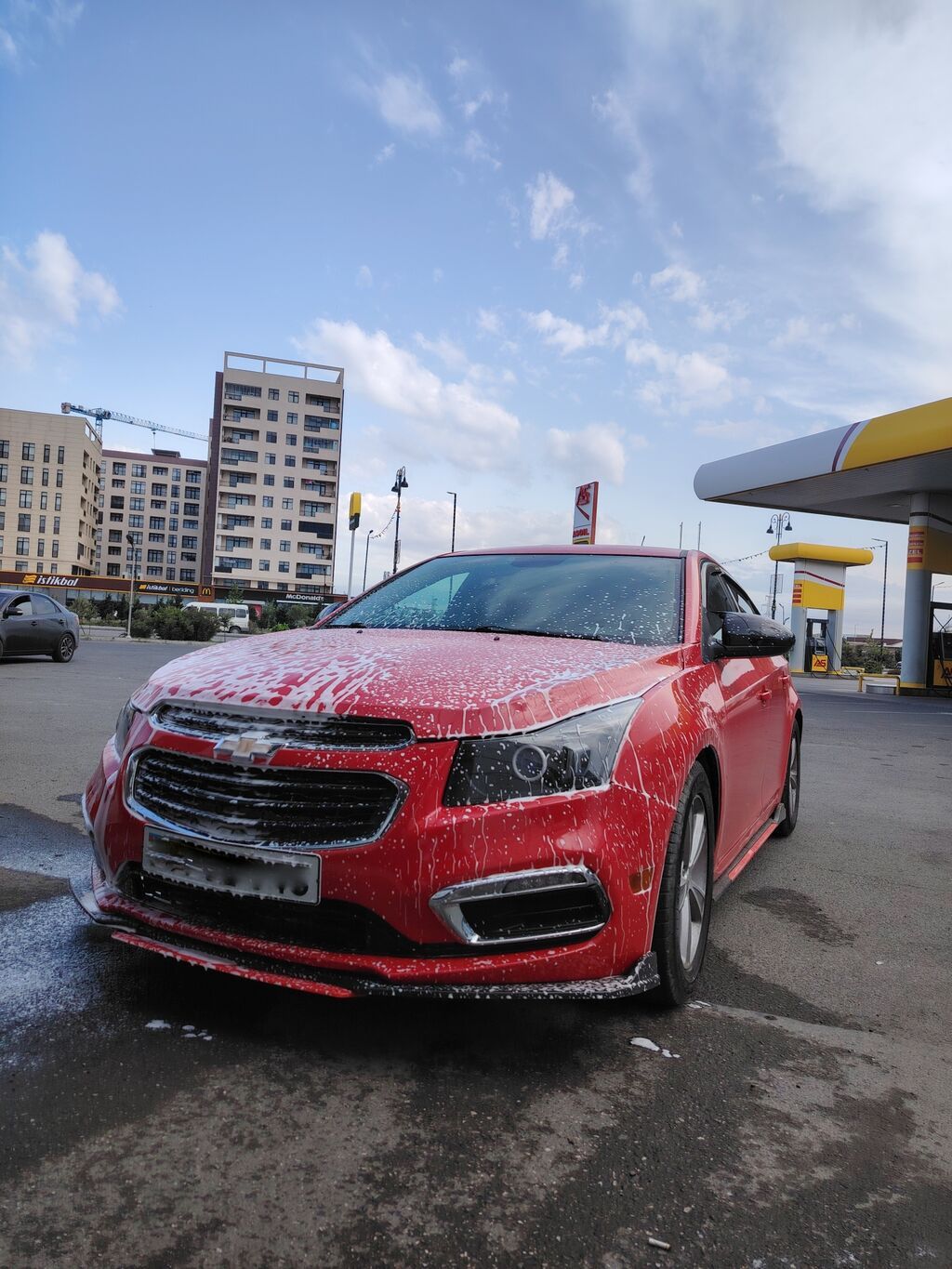 Chevrolet Cruze sedan – parlaq qırmızı rəngdə, tam bədən kiti və idman — Avto, Sumqayıt (3)