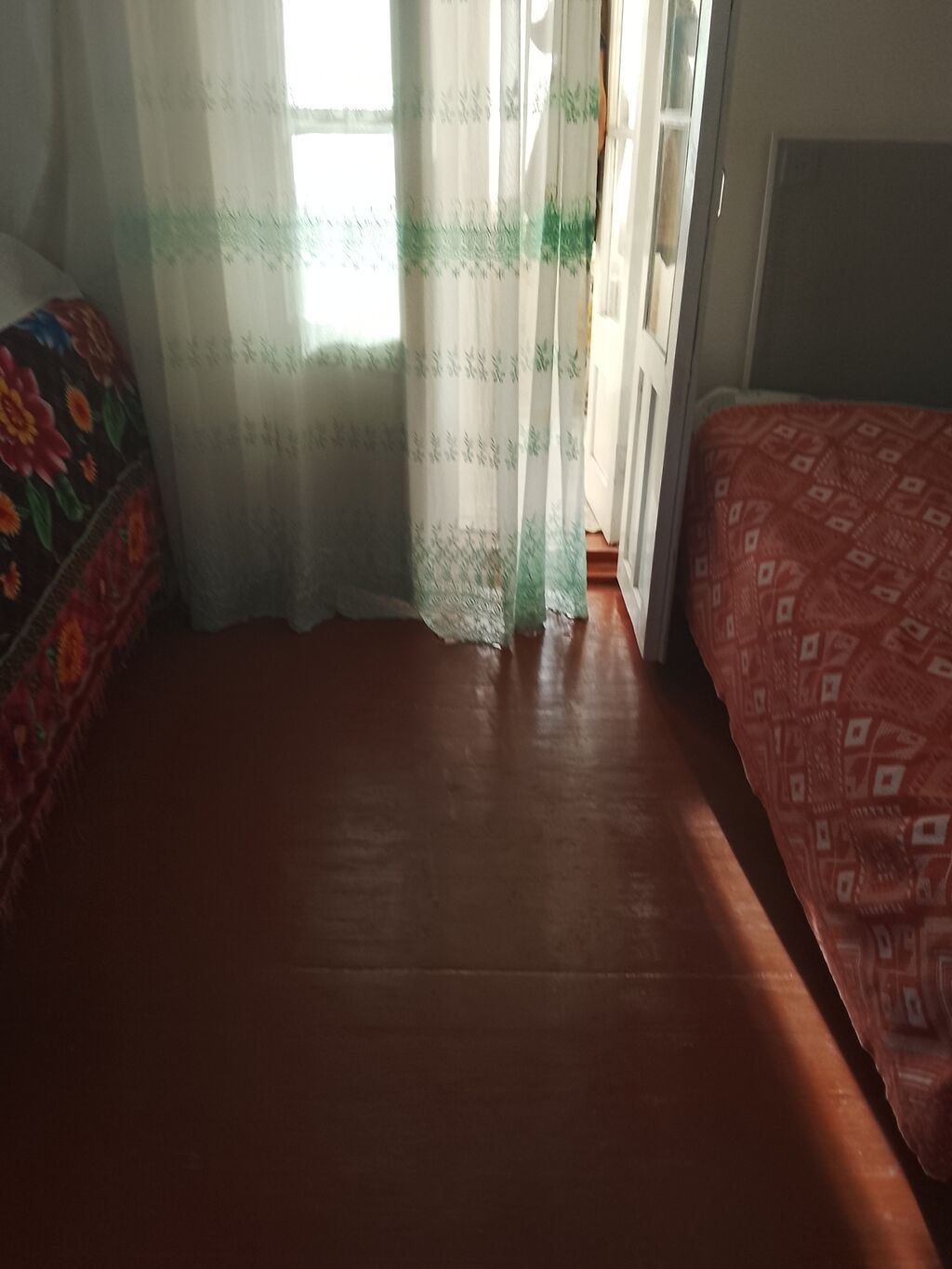 Otaqlar: İşıqlı yataq otağı (2 çarpayı), pərdə və xalça ilə — Daşınmaz əmlak, Digah (2)