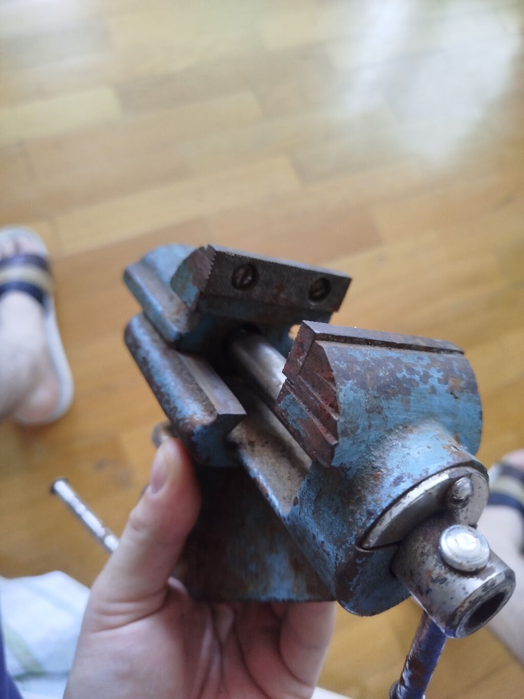 Sovet istehsalı metal işləri üçün stolüstü vitse (model işarəsi — Alətlər, Bakı (2)