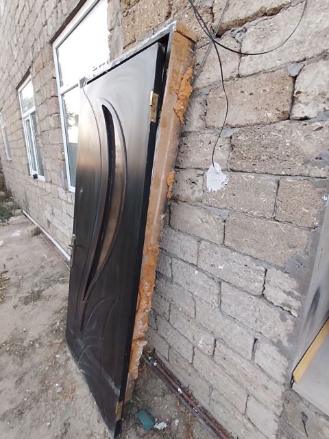 Salam. İşlənmiş Otaq qapısı satılır. Ölçülər 92x210 sm. İşlənmiş — Bakı