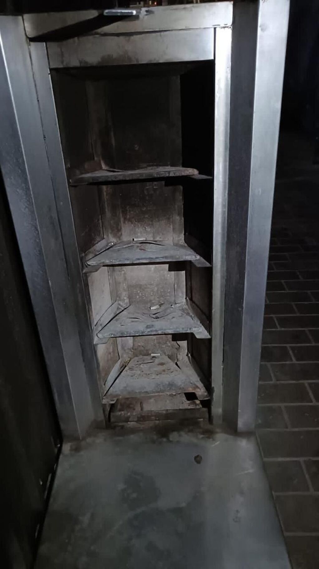 Donər aparati satilir kozlə islək vəzyətdə.Qiymət 500man.Unvan Memar — Mallar, Bakı
