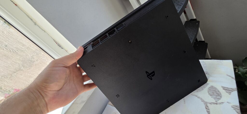 PlayStation 4 (PS4) Slim komplekt - Konsol: PS4 Slim, qara rəng — Elektronika, Bakı (4)