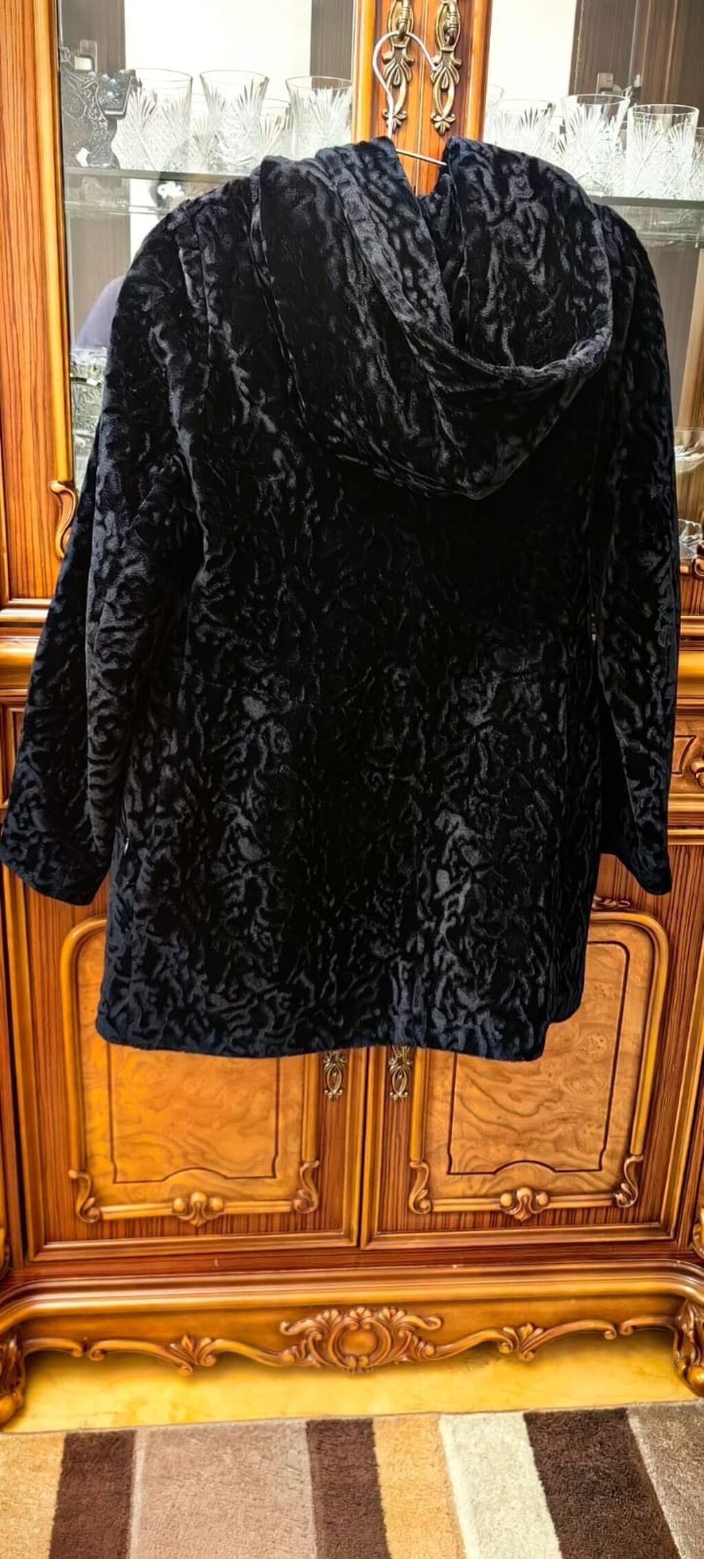Qadın qış palto/şuba – Club Riona - Rəng: qara - Material: qıvrım — Şəxsi əşyalar, Bakı (9)