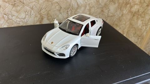 Məhsul: Metal model avtomobil – Porsche Panamera (miqyaslı kolleksiya — Bakı