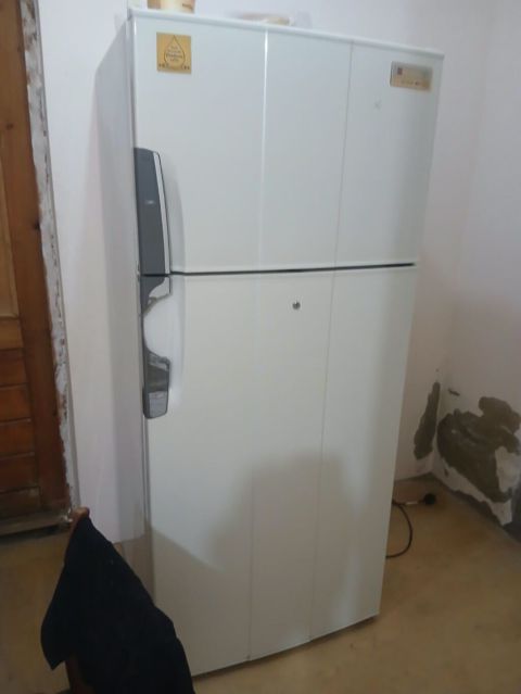 Soyuducu 250azn Goradil 4390 leli — Digah