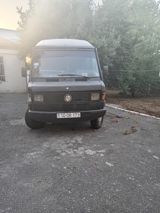 Mercedes 208 D, 2.3 L, 1993 il, 250 000 km — Автомобили