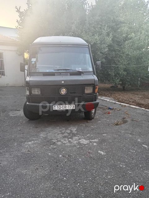 Mercedes 208 D, 2.3 L, 1993 il, 250 000 km