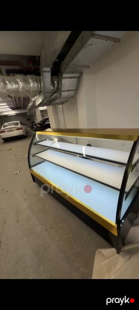 Vitrin soyuducu 600 azn satılır ölçü. Uz 2.20 sm hün 1.60 sm ünvan