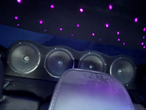 Avtomobil üçün tam audio sistemi - Arxa polkada xüsusi hazırlanmış — Bakı