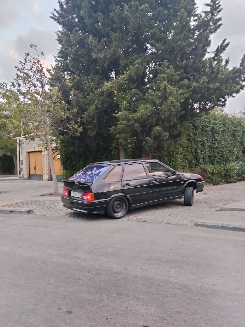 Satılır: Qara rəngli 5 qapılı hetçbek. Ön/arkada optikalar standart — Avto, Bakı (4)
