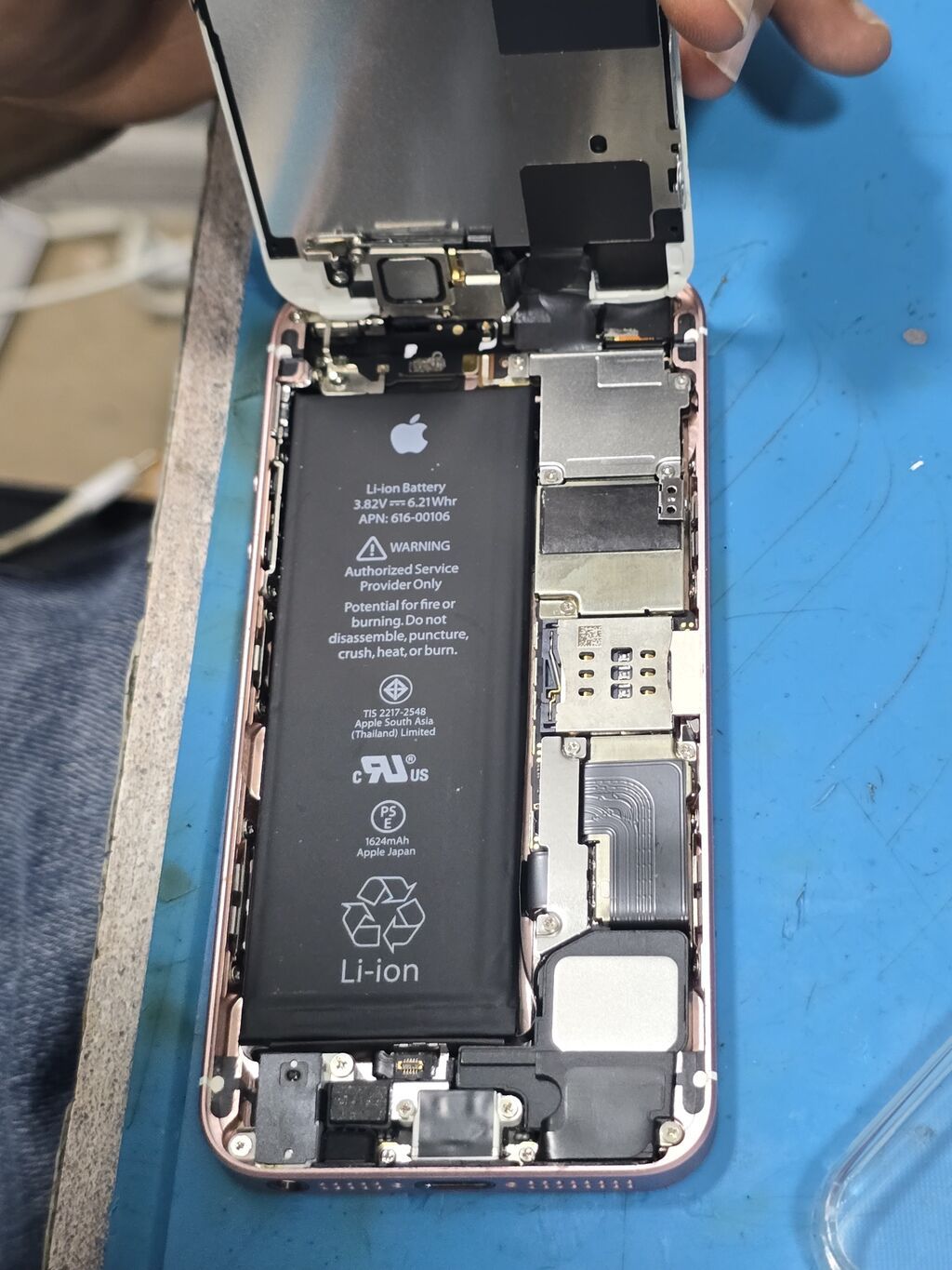 IPhone SE, 64 GB, Rose Gold, Barmaq izi — Apple iPhone, Xırdalan (9)