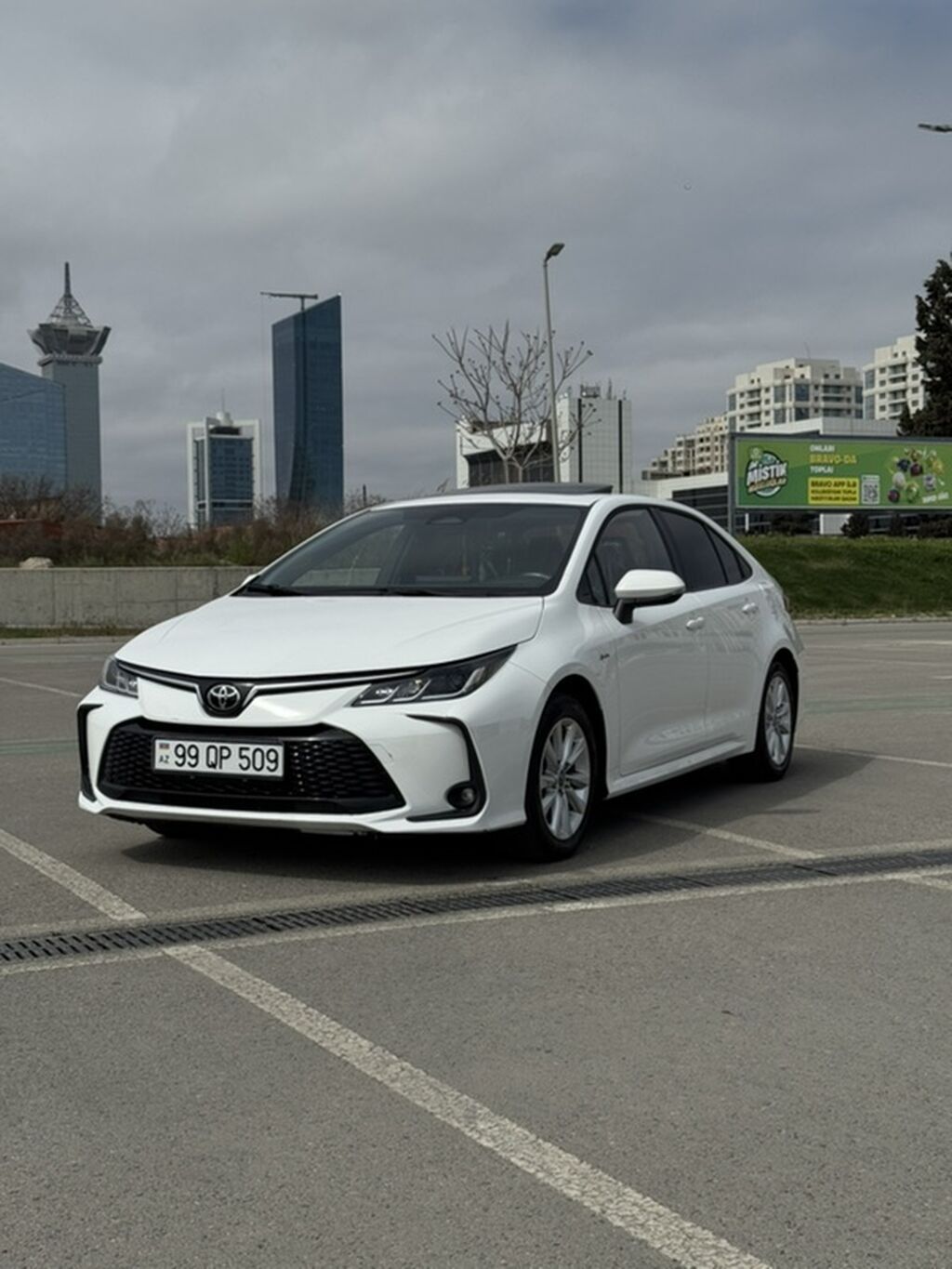 Toyota Corolla sedan – ağ rəng, hibrid. Texnologiya və avadanlıq — Avto, Digah (8)