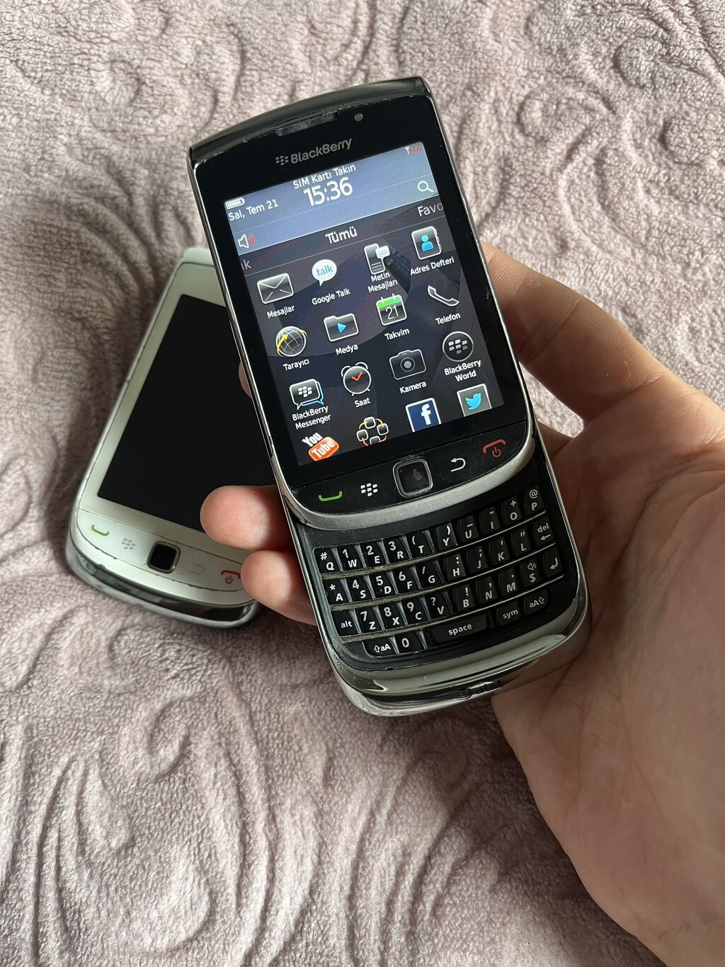 Blackberry Torch 9800 — Blackberry, Digah (4)