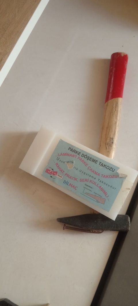 Məhsul: Laminat parket döşəmə takozu (parket çəkmə/döymə bloku) — Novxanı