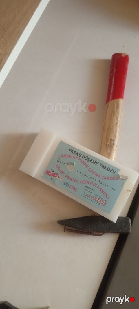 Məhsul: Laminat parket döşəmə takozu (parket çəkmə/döymə bloku)