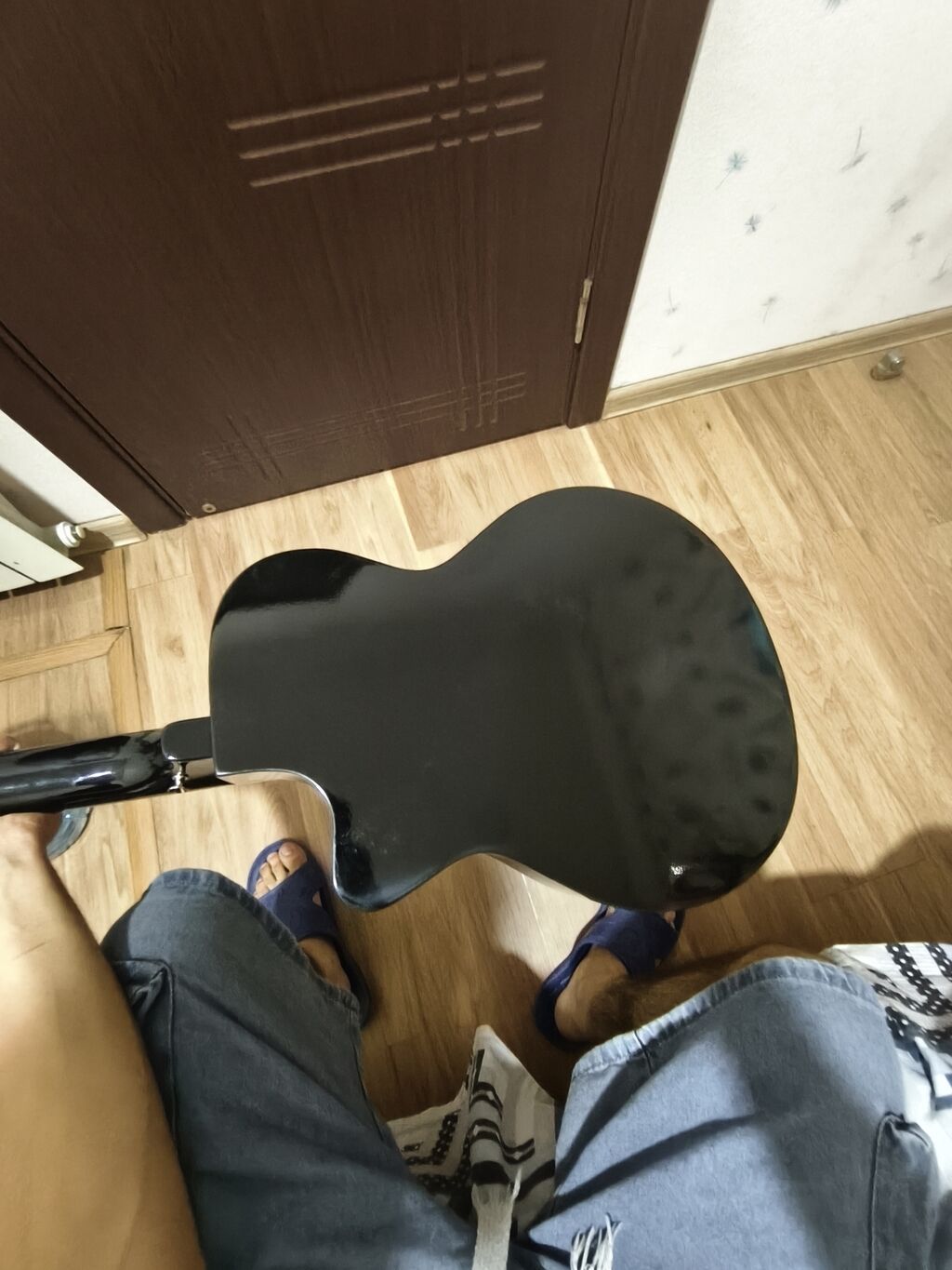Gitar satılır almışam heç istifadə edilməyib aşağı hissədə balaca bir — Mallar, Bakı (2)