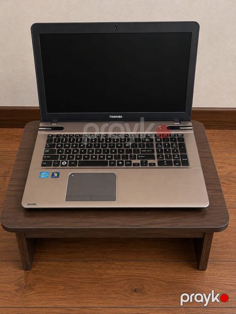 Toshiba Satellite noutbuk - Ekran: təxminən 15.6" mat panel, üst — Bakı