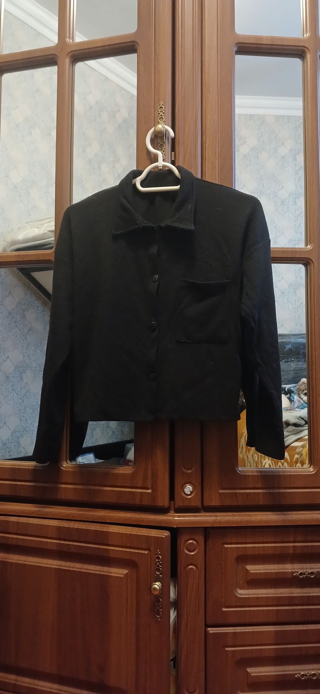 Qara kardiqan/kofta – düyməli, yaxalıqla - Rəng: tam qara - Model: ön — Şəxsi əşyalar, Bakı (3)