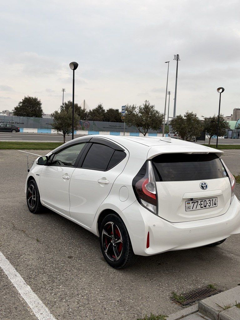 Toyota Aqua, 1.5 L, 0.87 kWh, 2019 il, 140 000 km — Avtomobillər, Bakı (2)