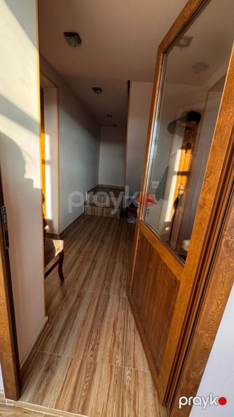 Həyət evi kirayə verilir, Çiçək qəs