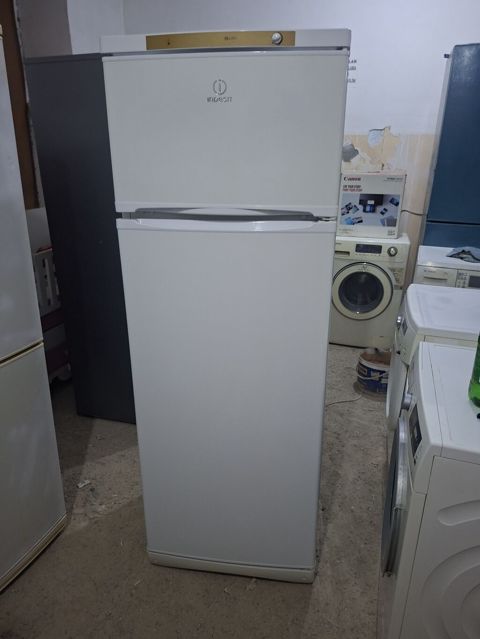 İşlənmiş 2 qapılı Indesit Soyuducu Satılır — Bakı